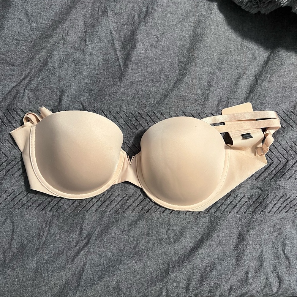 Victoria’s Secret Illusions Bra with light push up. 34D - reposhing